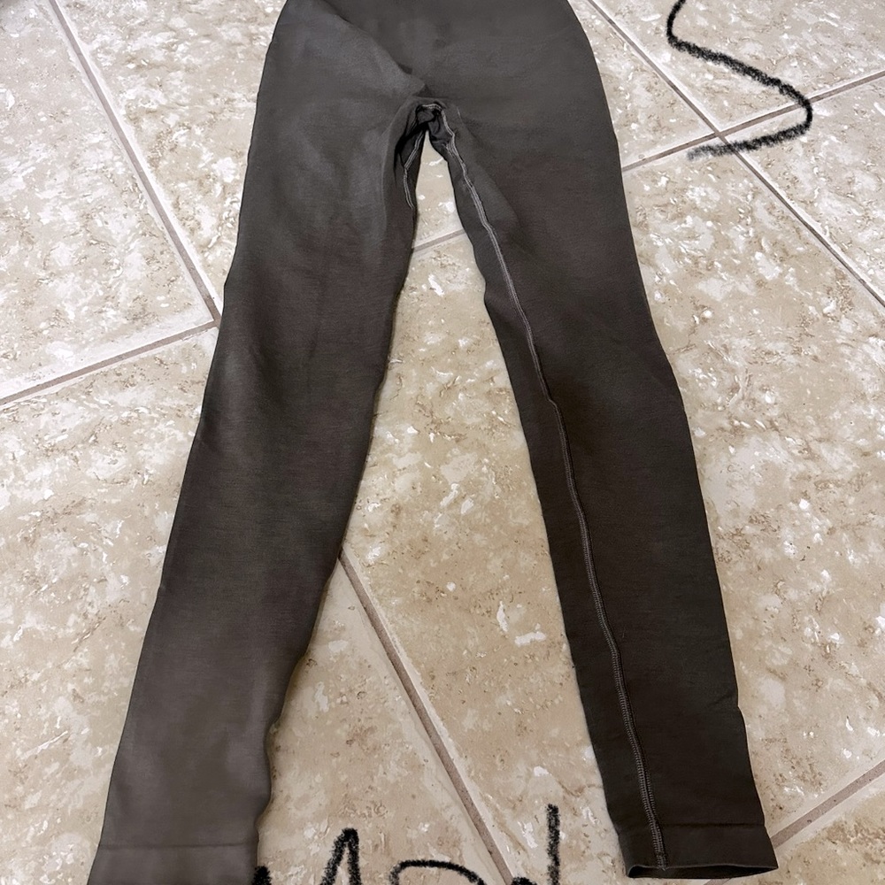Like new mocha amplify leggings